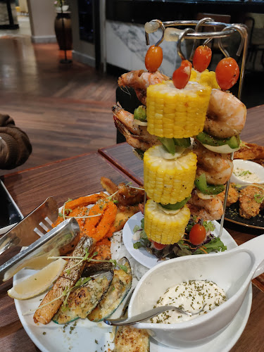 Opinii despre Bonzer Restaurant • Kingwood Hotel în Miri - Gastronomi dan perhotelan