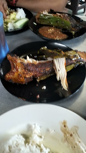 Comentarii opinii despre Restoran Ikan Bakar Seri Melaka Jalan Bellamy