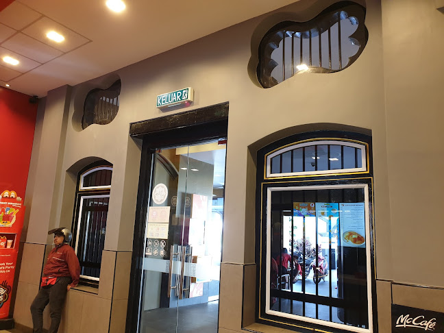 McDonald's Birch House DT - George Town