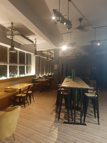 Pusat Perniagaan, Taman Lake View, 34000 Taiping, Perak