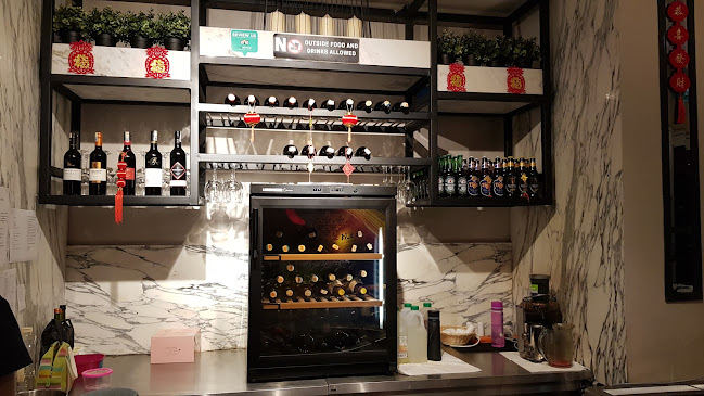 Opinii despre Bonzer Restaurant • Kingwood Hotel în Miri - Gastronomi dan perhotelan