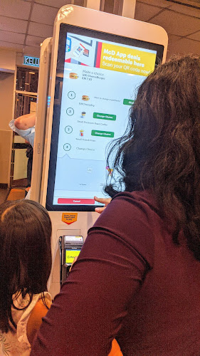 McDonald's Litrak DT - Gastronomi dan perhotelan