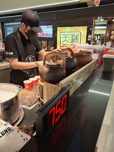 1 Utama Shopping Centre, Lebuh Bandar Utama, Bandar Utama, 47800 Petaling Jaya, Selangor