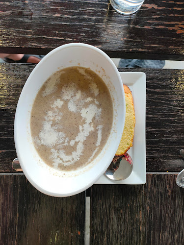 La Playa, Bar & Restaurant - Gastronomi dan perhotelan