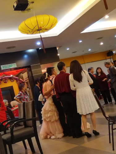 D'Junction - Gastronomi dan perhotelan