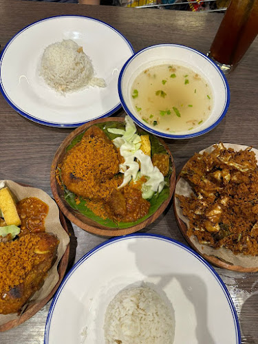 Ayam Penyet AP - Gastronomi dan perhotelan