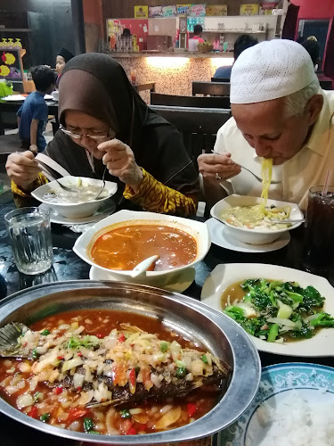 Zanis Seafood And Tomyam - Chukai