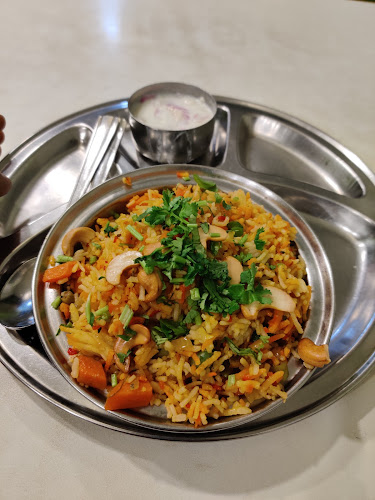 Restaurant Saravanaa Bhavan Brickfields - Gastronomi dan perhotelan