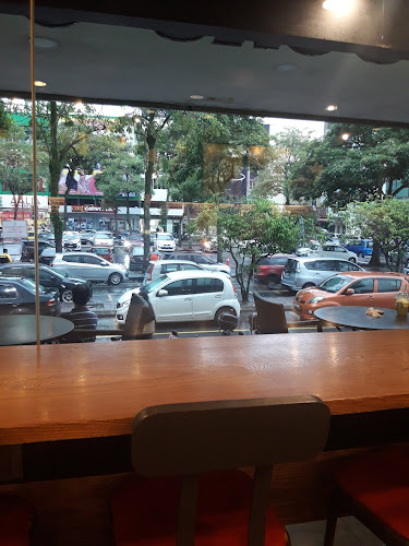 Starbucks Ampang Point - Gastronomi dan perhotelan
