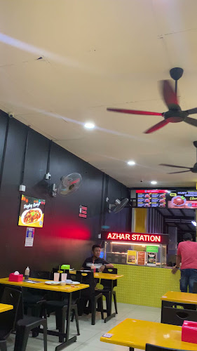 Restoran Azhar Station Ayam Goreng Kunyit (Putrajaya)