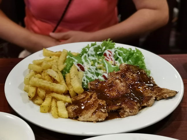 Buddies Cafe And Bar - Gastronomi dan perhotelan