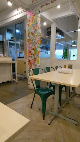 Opinii despre Nomms Pressure Fried Chicken în Subang Jaya - Gastronomi dan perhotelan