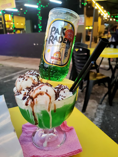 Comentarii opinii despre Ayam Gepuk Pak Raden HQ