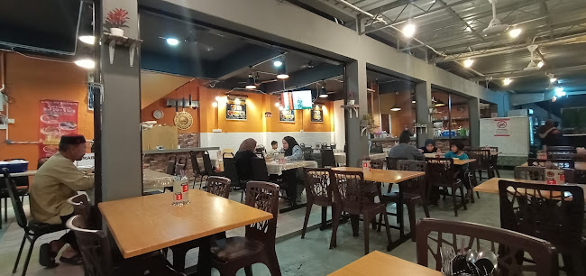 Warung Nurmie Seafood - Gastronomi dan perhotelan