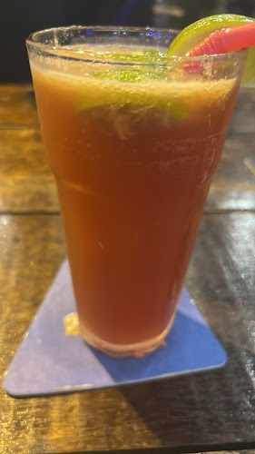 Tipsy Bridge - Gastronomi dan perhotelan