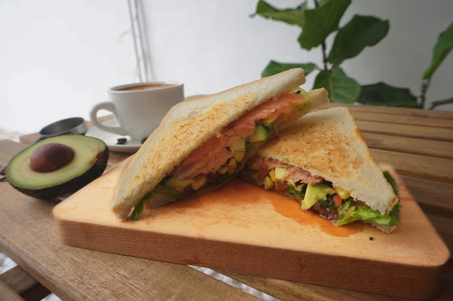 100 houz coffee & breakfast