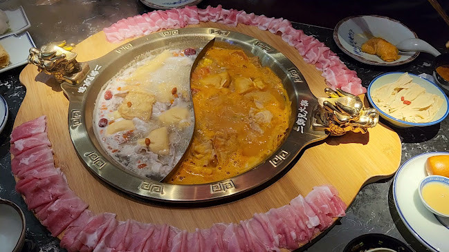 ErShiXiong Hotpot Restaurant 二师兄火锅客栈