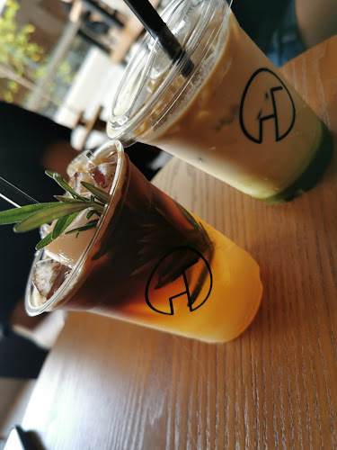 Higher Ground - Gastronomi dan perhotelan