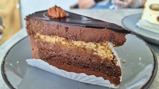 DailyTasteArt Uptown - Gastronomi dan perhotelan