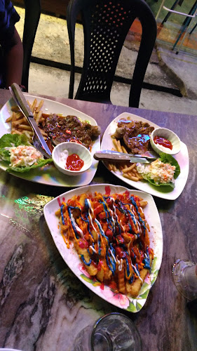 Pusat Makanan Batu Gajah - Gastronomi dan perhotelan