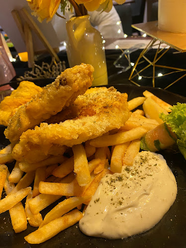 Opinii despre Bonzer Restaurant • Kingwood Hotel în Miri - Gastronomi dan perhotelan