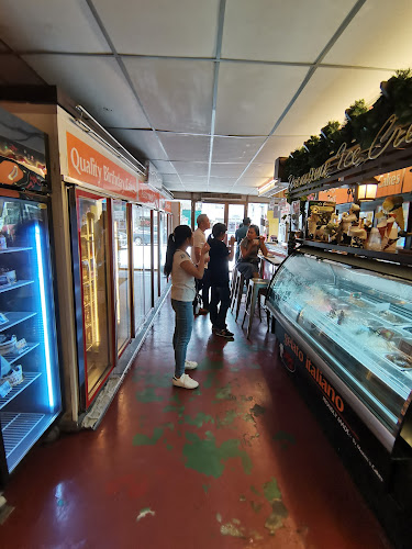 Maxim's Cake House & Bakery