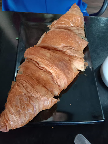 Comentarii opinii despre 818 Cafe & Hair Studio