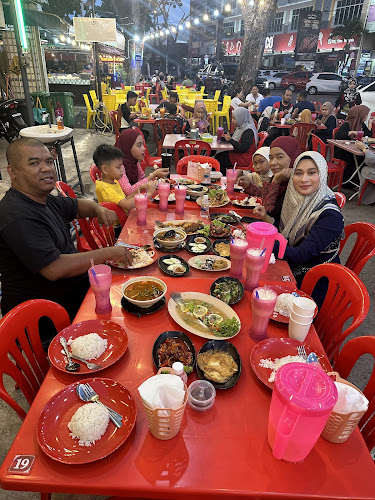 FINA MEE CELUP (SYAFIRA SEAFOOD)