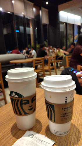 Starbucks Iramanis - Gastronomi dan perhotelan