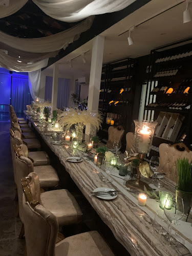 Deluxcious Spa & Restaurant