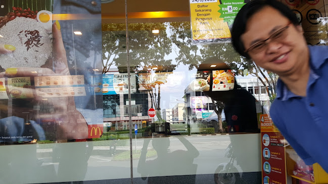 McDonald's Satok - Gastronomi dan perhotelan