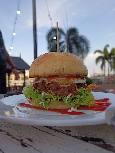 Comentarii opinii despre Bytes Cafe Duyong Marina & Resort