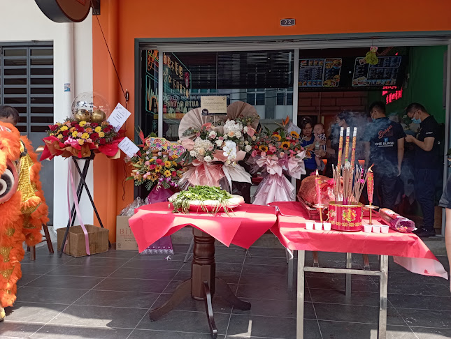 One Burger#one laksa house Panorama