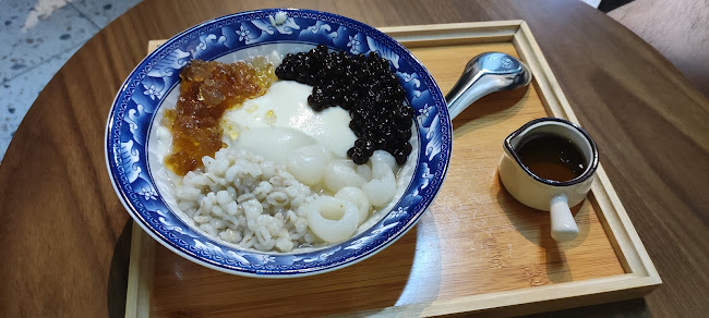 The Maneh - Gastronomi dan perhotelan