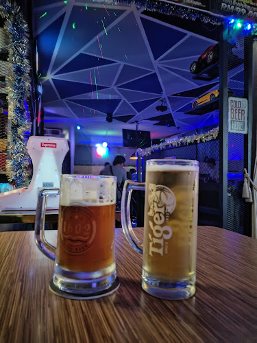 Opinii despre On The Way Pub & Bar Lounge în Kota Kinabalu - Gastronomi dan perhotelan