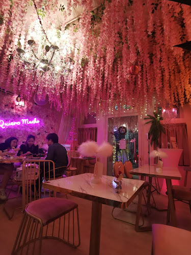 Swan Cafe - Gastronomi dan perhotelan