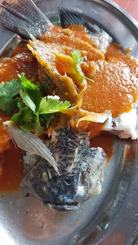 Opinii despre 榴莲饭档 Kedai Makanan Liu Lian (Liu Lian Restaurant) în Tanjung Tualang - Gastronomi dan perhotelan