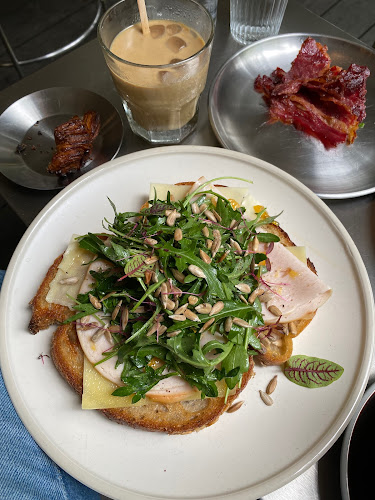 VCR Mont Kiara - Gastronomi dan perhotelan