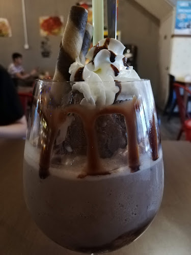 Ice Cream Cafe House - Gastronomi dan perhotelan