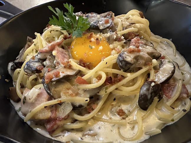 Opinii despre Anmour Cafe Bukit Indah în Johor Bahru - Gastronomi dan perhotelan