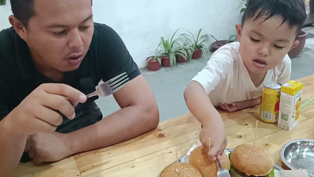 Opinii despre MunchiesKK Burger în Kota Kinabalu - Gastronomi dan perhotelan