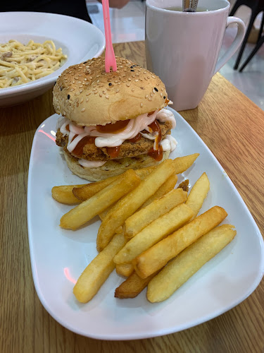 Queen Bee Ice Cream Dessert Shop - Donggongon