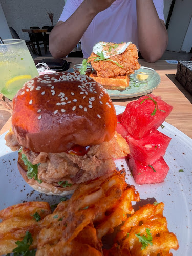 Comentarii opinii despre Mrs. Whó