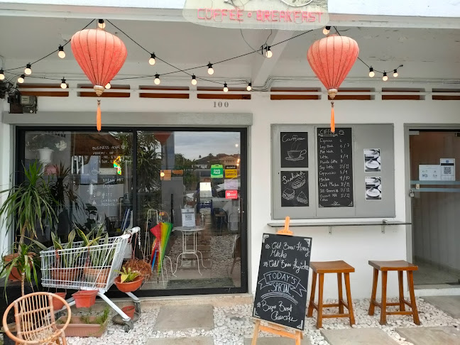 100 houz coffee & breakfast