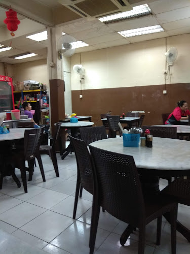 Lucky Corner Chicken Rice Cafe - Gastronomi dan perhotelan