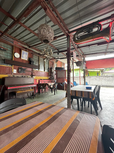 Telur Berlada Kedai Merah