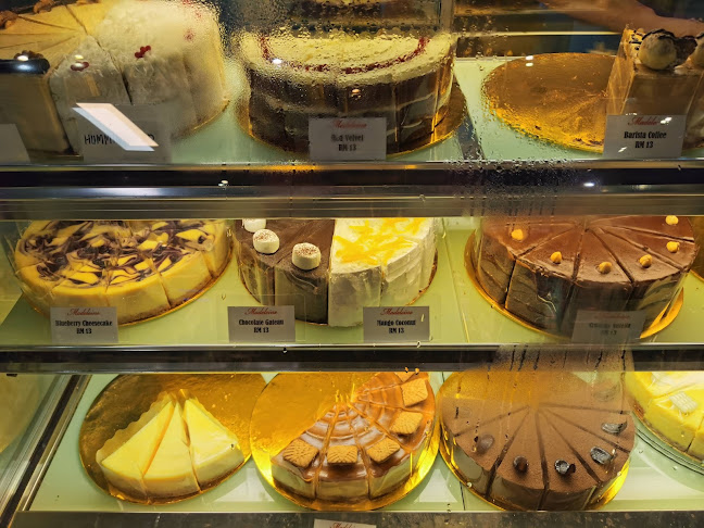 Madeleine Cafe & Patisserie - Gastronomi dan perhotelan