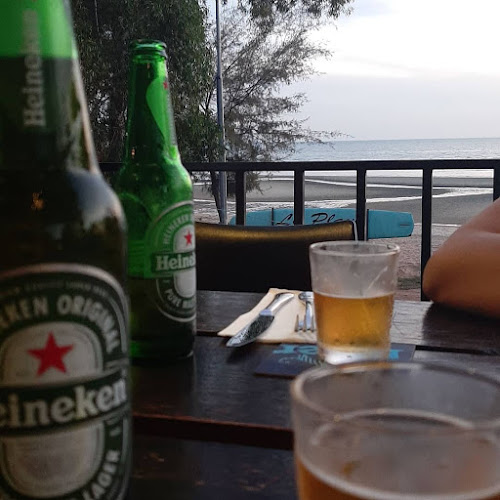 La Playa, Bar & Restaurant - Gastronomi dan perhotelan