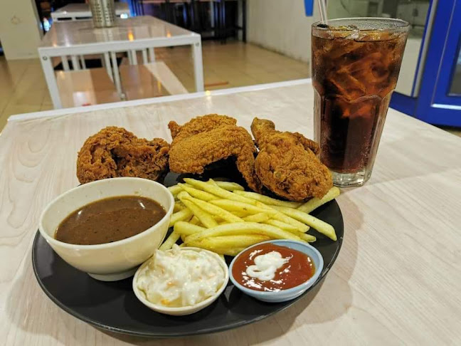 Bajet Kiut - Gastronomi dan perhotelan