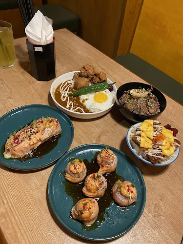 Kingu Kongu - Gastronomi dan perhotelan